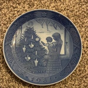 Blue 1981 Holiday Collector Plate - Brand: